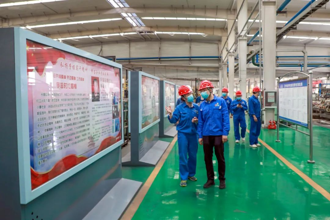 翠籠蒲艾香，慰問送安康——安彩高科總經理端午節慰問一線職工