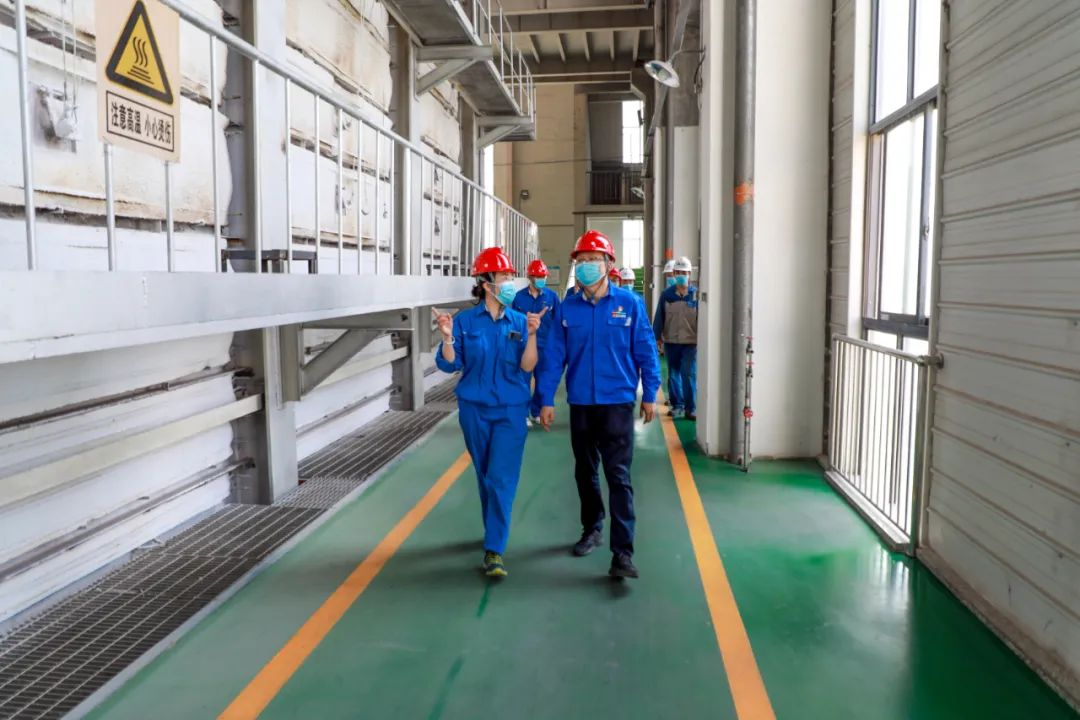 翠籠蒲艾香，慰問送安康——安彩高科總經理端午節慰問一線職工