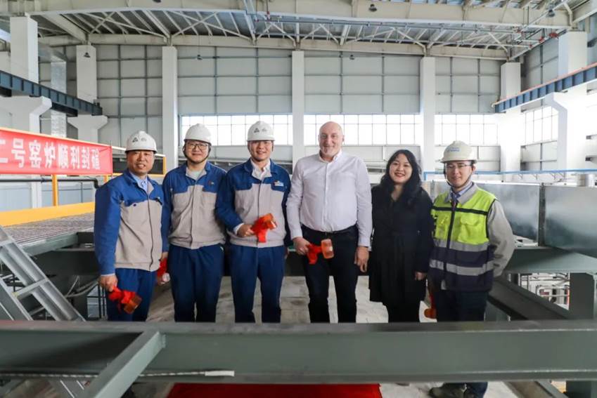 安彩藥玻項(xiàng)目2號(hào)窯爐順利封碹！